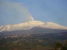 2017-04-06_07-sav-sizilien-003-aetna-von-osten-mit-lavazungen-links