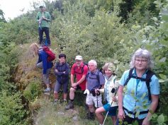 foto2595-gruppe-auf-ruine-weckenstein